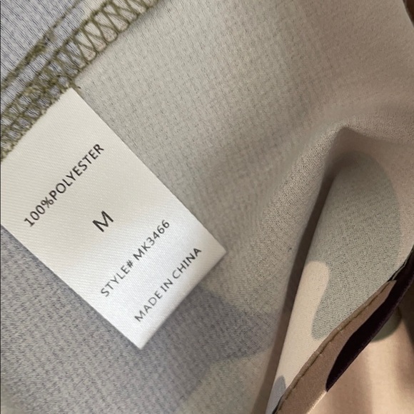 Camo..Camouflage Top - Picture 6 of 6